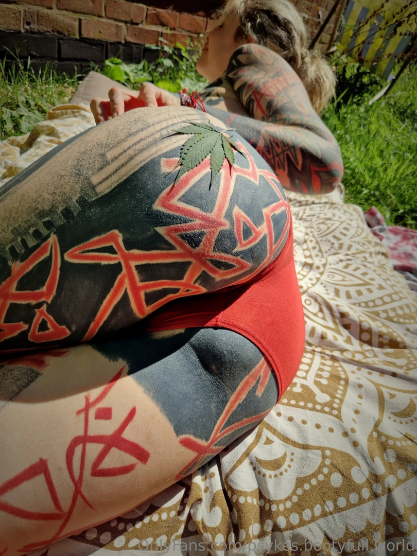 Wish you all a good start to the weekend some content with my fav part 3 