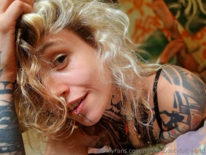 Last night i had a wet dream we were back in this hotelroom in the