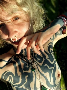 Sunshine fun how i love bein naked in the wild