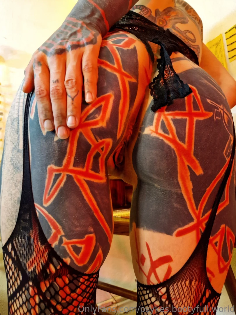 How do you like my in the red light looks tasty right bet you wanna part 2 