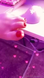 Taunting my foot fetishists is all too easy