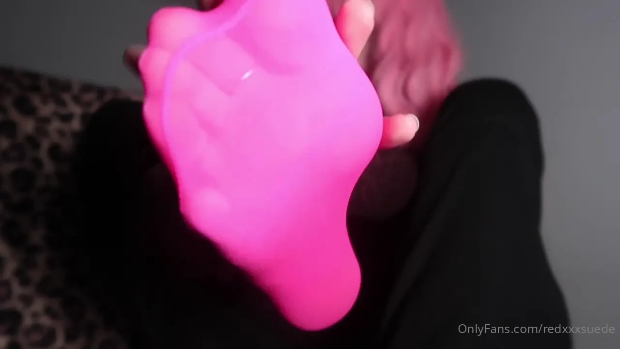 Sucking the polish off my bubblegum pink toes i hope you like the pink 