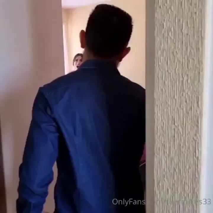 El esposo de mi vecina nos cogio super rico 