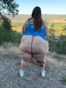 Always shaking my ass in public this time i m not wearing panties