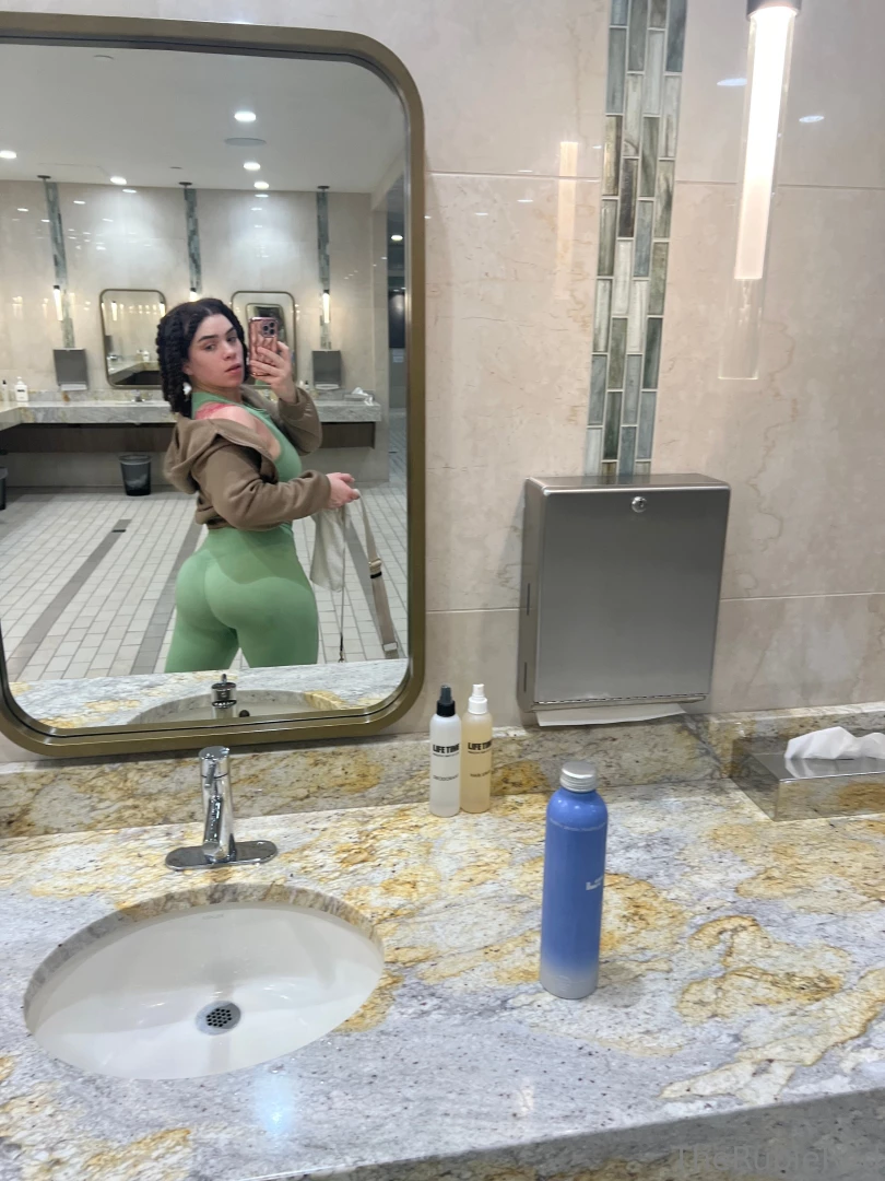 Swipe for coochie what do you prefer 