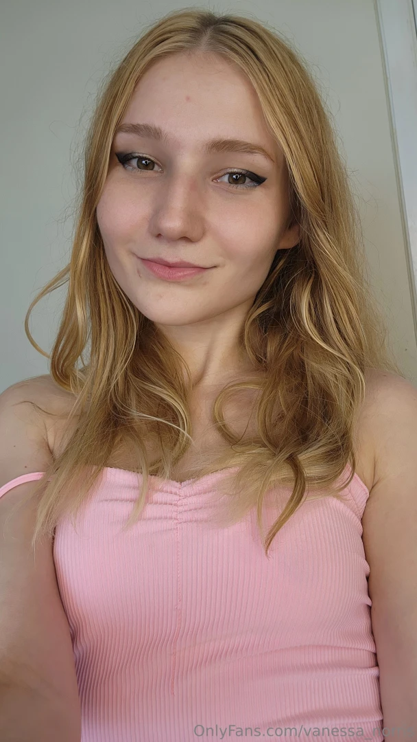 Hey there today was all about experimenting with new looks and poses 