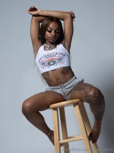 Tell me this wouldn t distract you