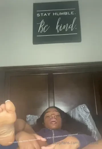 One thing i always have to do before i go to bed is play with my pussy 