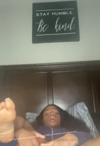 One thing i always have to do before i go to bed is play with my pussy