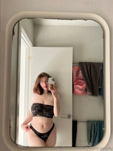 Before i hit the shower lets appreciate these curves first dm me and