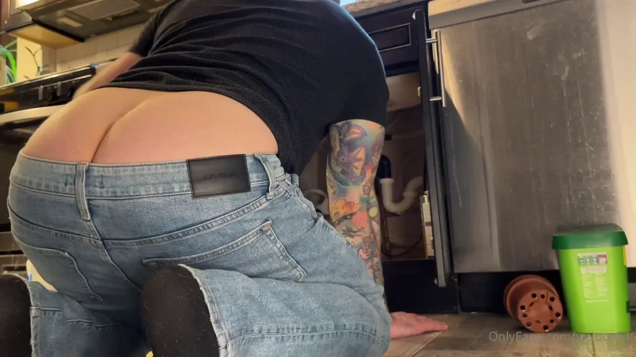 Come be my helper i ll treat you with the utmost disrespect mandatory 