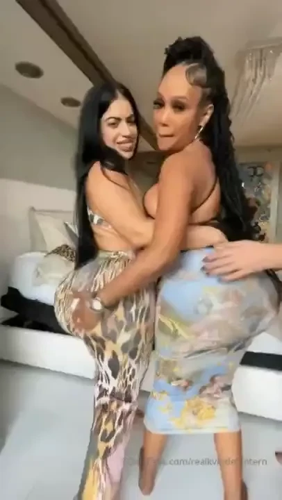 Behind the scenes hot photoshoot session with this gorgeous booty 