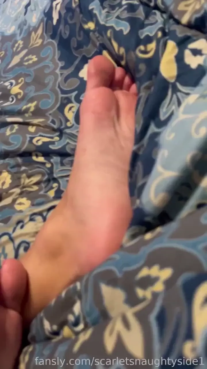 Are you a feet or a pussy guy teen young ass pussy petite amateur feet 