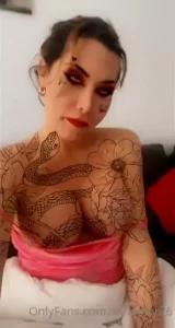 Come baby don t be afraid i don t eat