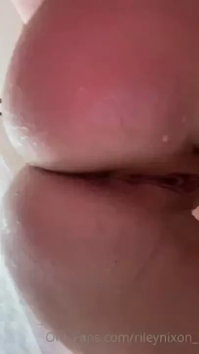 Do you love the way the water drips off my pussy in the second clip part 1 