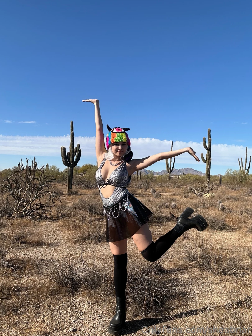 Happy friyay can u tell i was v excited abt this beanie aint it cuteee 