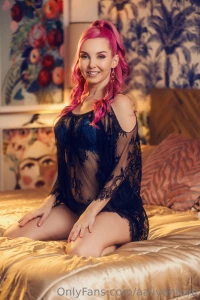 Happy monday i m excited to announce that i ll be going live friday on