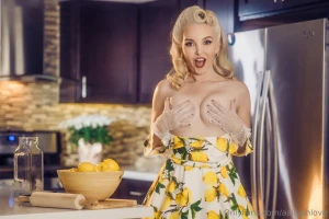 I have some new sexy content on presale message me new for the full