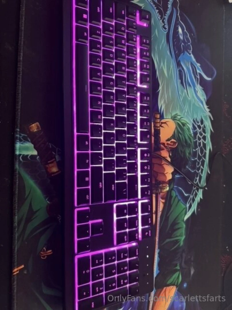 scarlettsfarts - Okay not a picuture of my buttt but it is a pic of a new keyboard that 