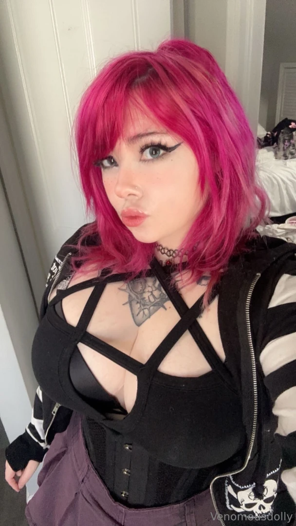 This one is kinda tricky to take off i ll help you tho 