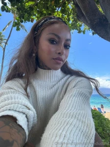 Taking selfies like this should definitely be my thing especially when