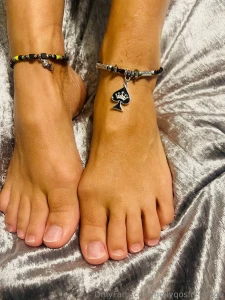 Who likes my naked toes