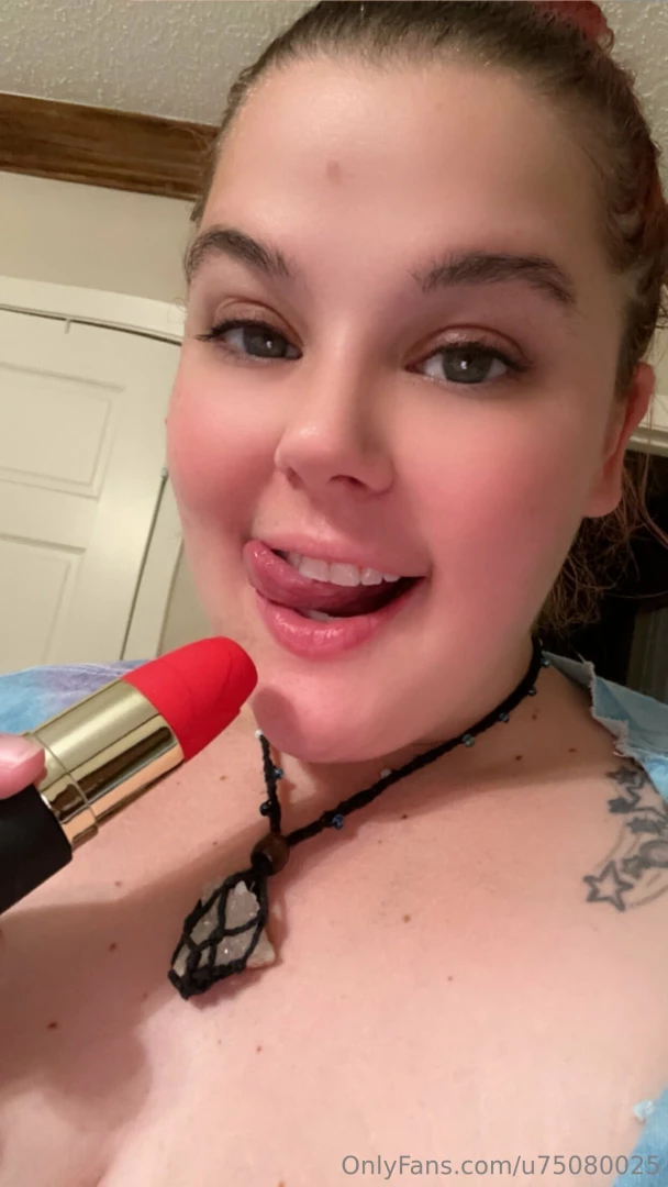 I have 10 videos over 15 minutes of content dm me for prices 