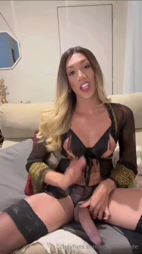 She has an amazing 10 inches of dick follow free hannaduntra you ve 