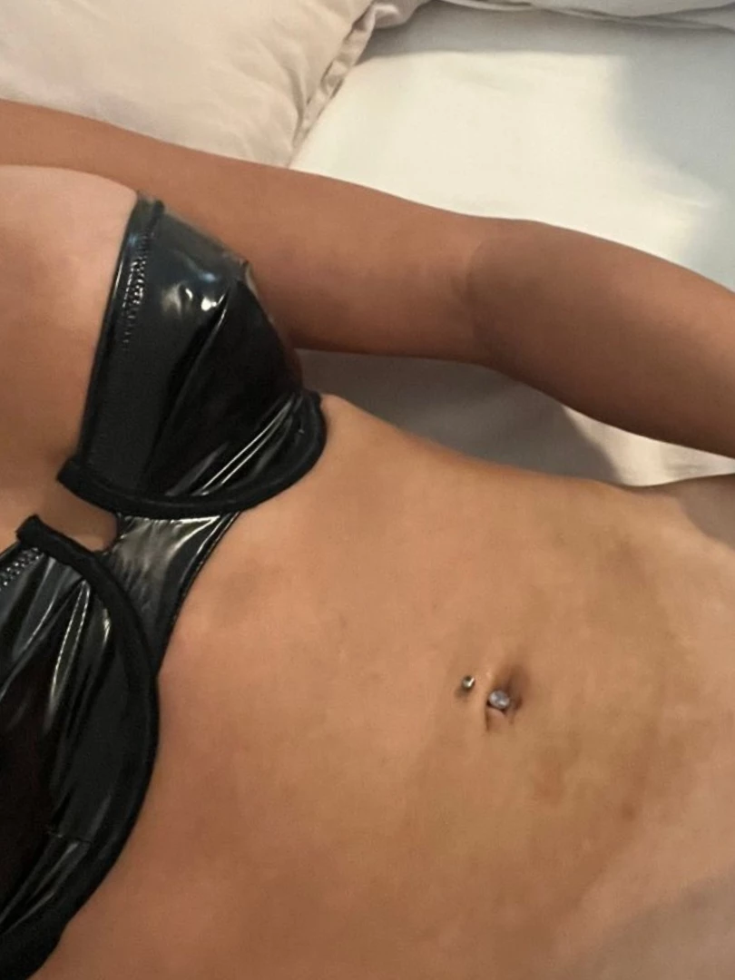 I want to wear my goddess latex for you my slave 