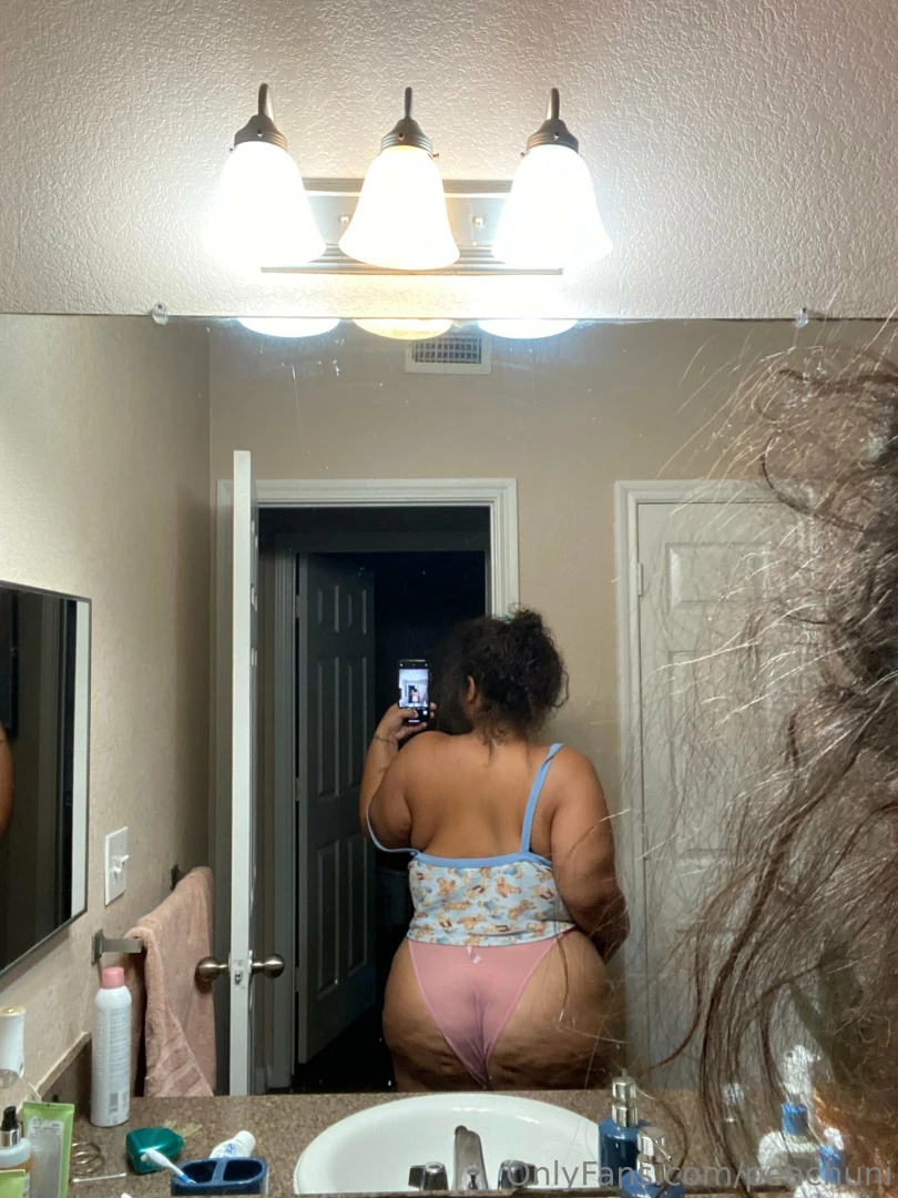 Goodmorning booty clenches for goodluck 