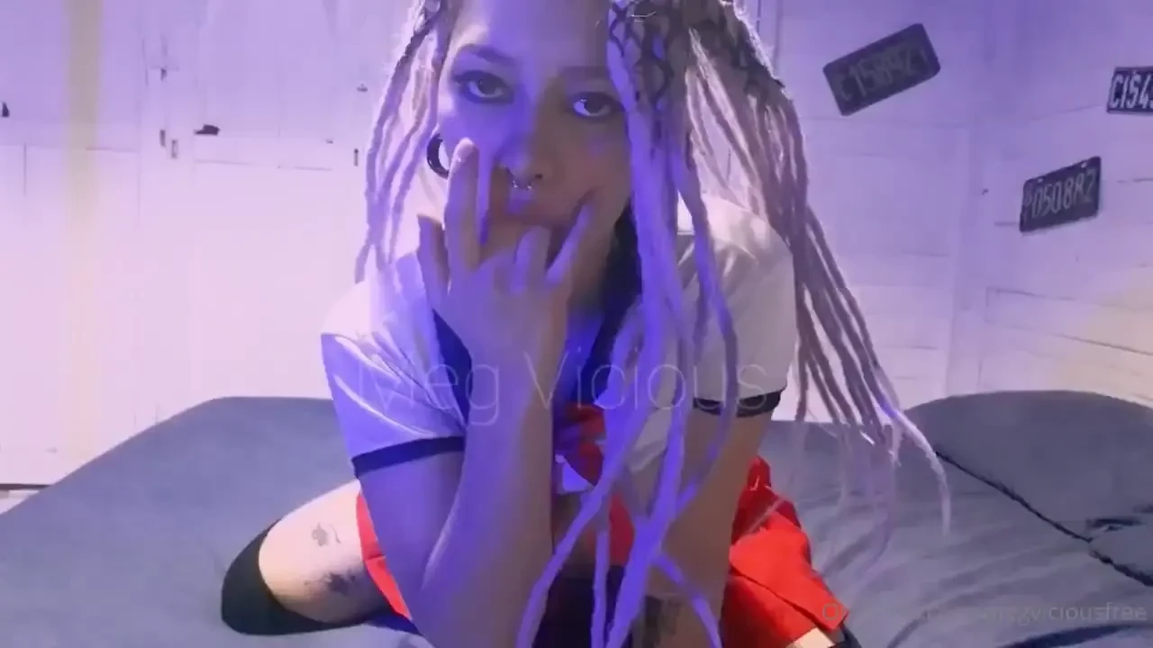Hi ddy do you want to see me put a 20cm dildo up my ass 