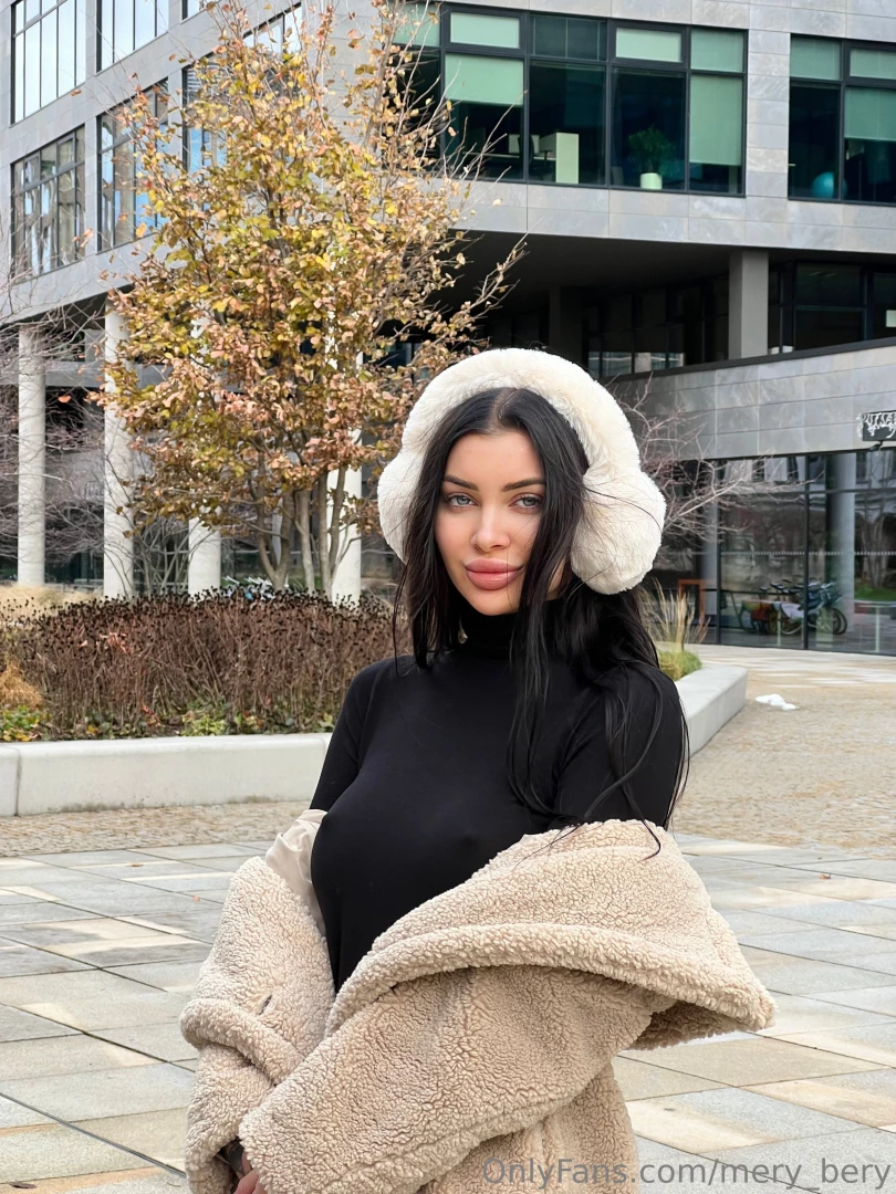 When you re so hot that winter isn t scary not only coffee will warm 