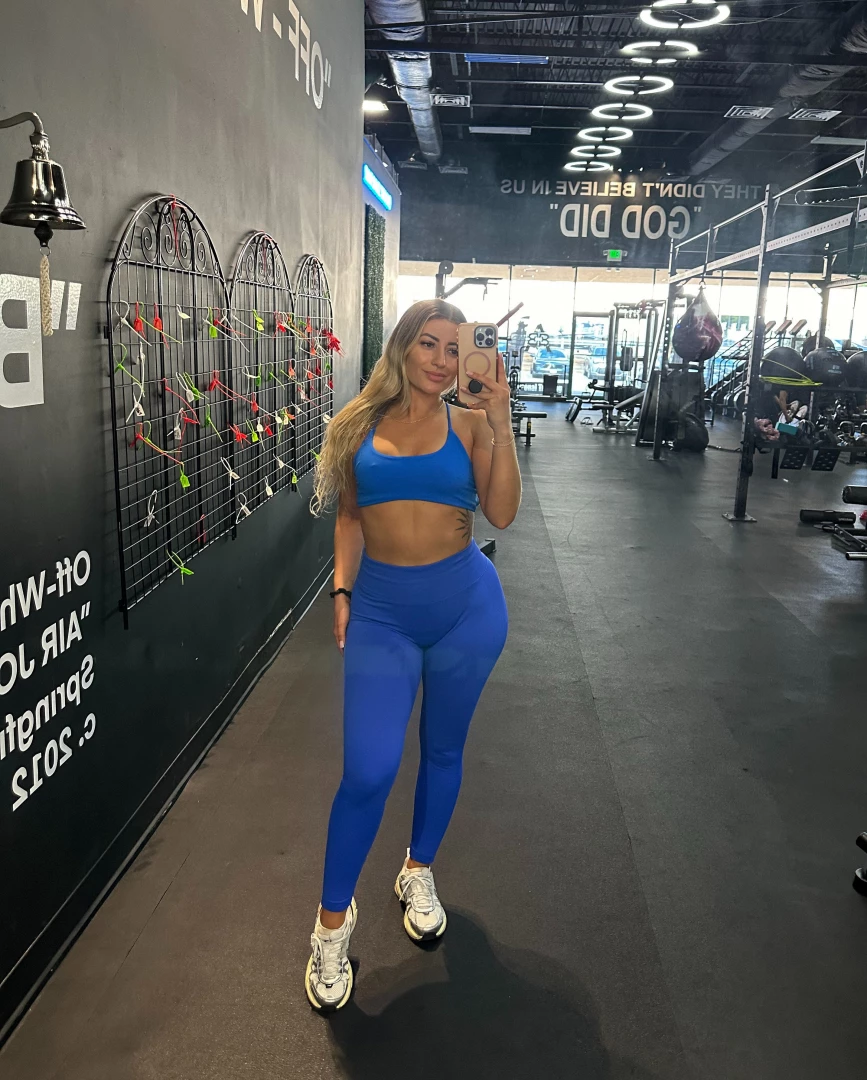 Happy friday babe are you working out today 