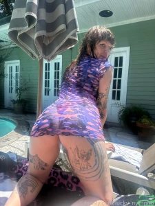 Pretty feet in the sun in new orleans by the pool dm me for more feet part 8