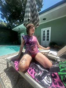 Pretty feet in the sun in new orleans by the pool dm me for more feet part 3