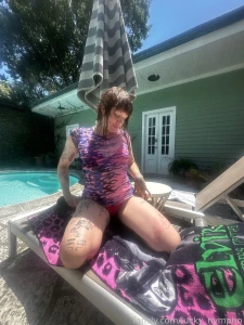 Pretty feet in the sun in new orleans by the pool dm me for more feet part 6