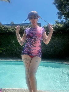 Pretty feet in the sun in new orleans by the pool dm me for more feet