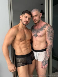 Breaking the tattooed beast he looked like a alpha but it only took part 1