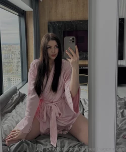 Hello i m vivian vivian_tul and i always try to stand tall and keep my part 23