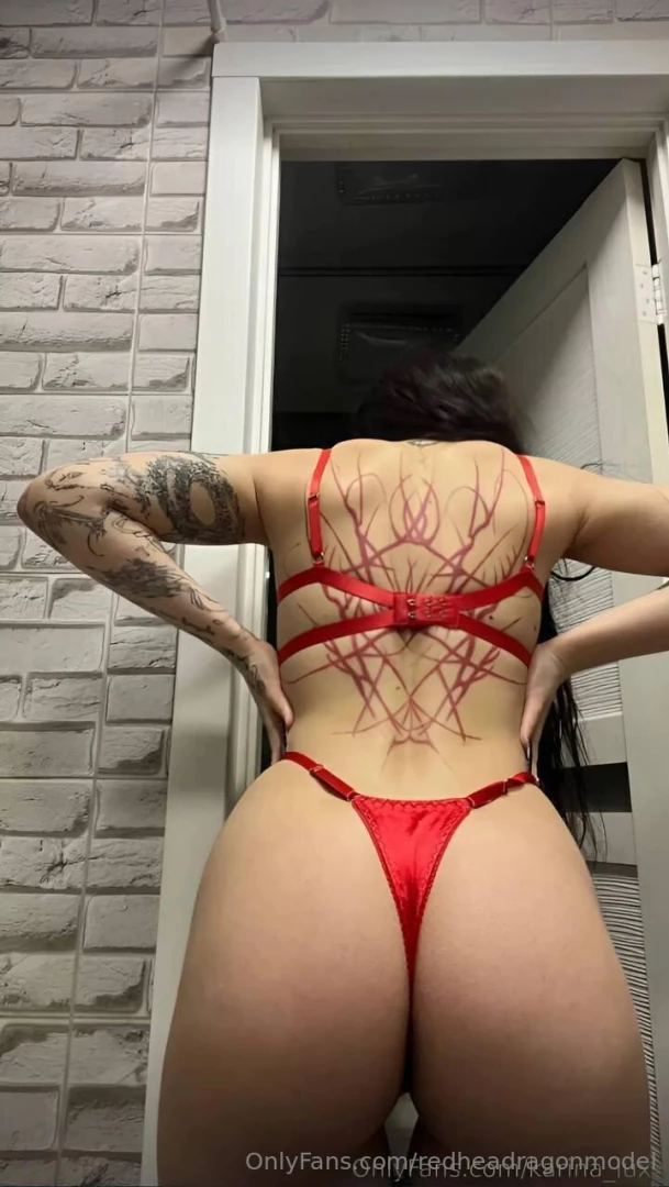 Sit back or sit under her karina_luxx will ride your face like it s 