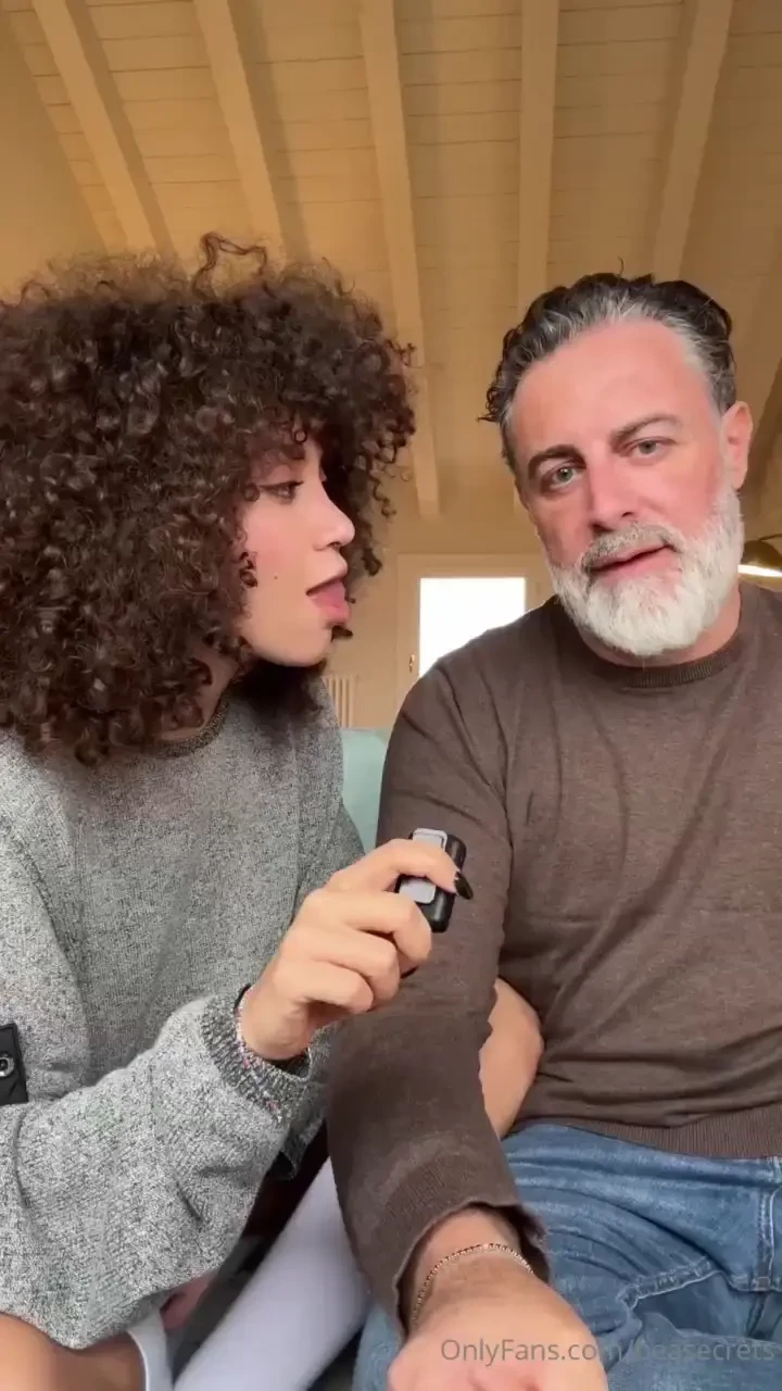 Mutandine usate le puoi comprare le puoi annusare le puoi assaggiare 
