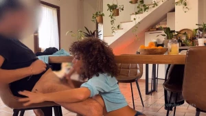 Il cazzo di un ragazzo vergine nella mia bocca secondo te poi mi ha