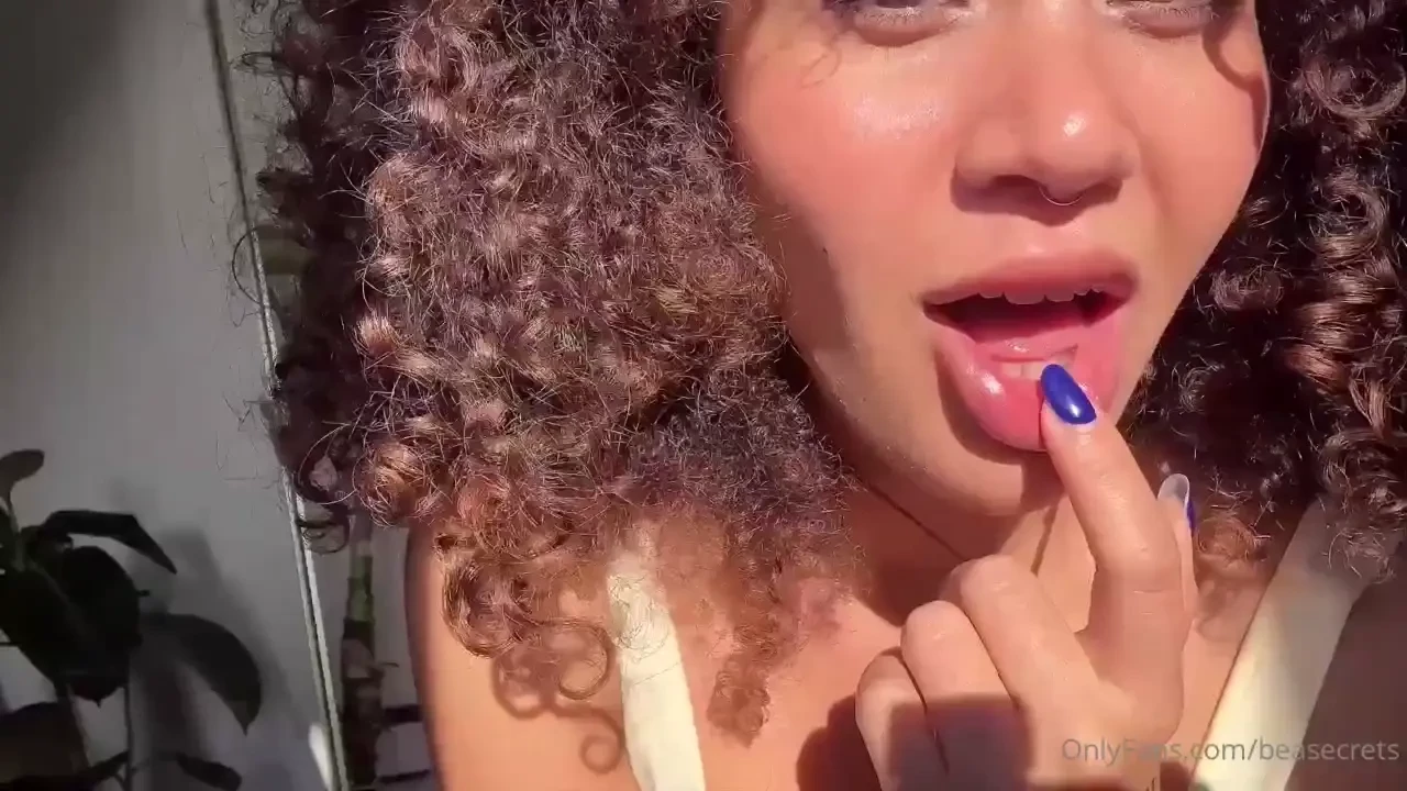 Ti piacciono i video asmr questo il mio primo video asmr per farti 