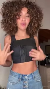 Partecipa all asta per avere il mio reggiseno solo per te l ho tenuto