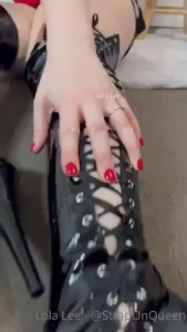 Do you like my thigh high boots slave mistress wants to fuck your arse