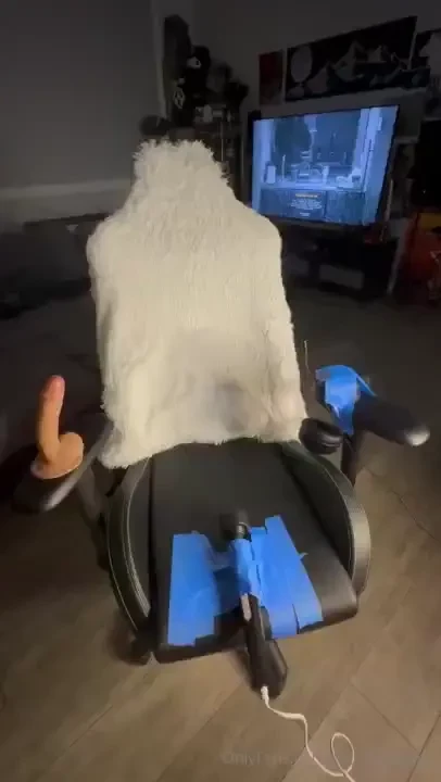 The chair bidding starts at 1000 jk i love my seat 