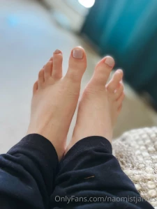 Anyone like pretty pink toenails