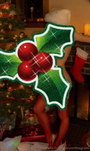New 10 pic sexy holiday album plus a 25 second uncensored video hope part 1