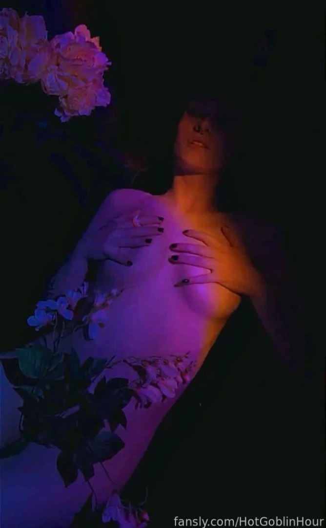 Vibes bimbo slimthick thickthighs hips bighips bigboobs altgirl altgf part 2 