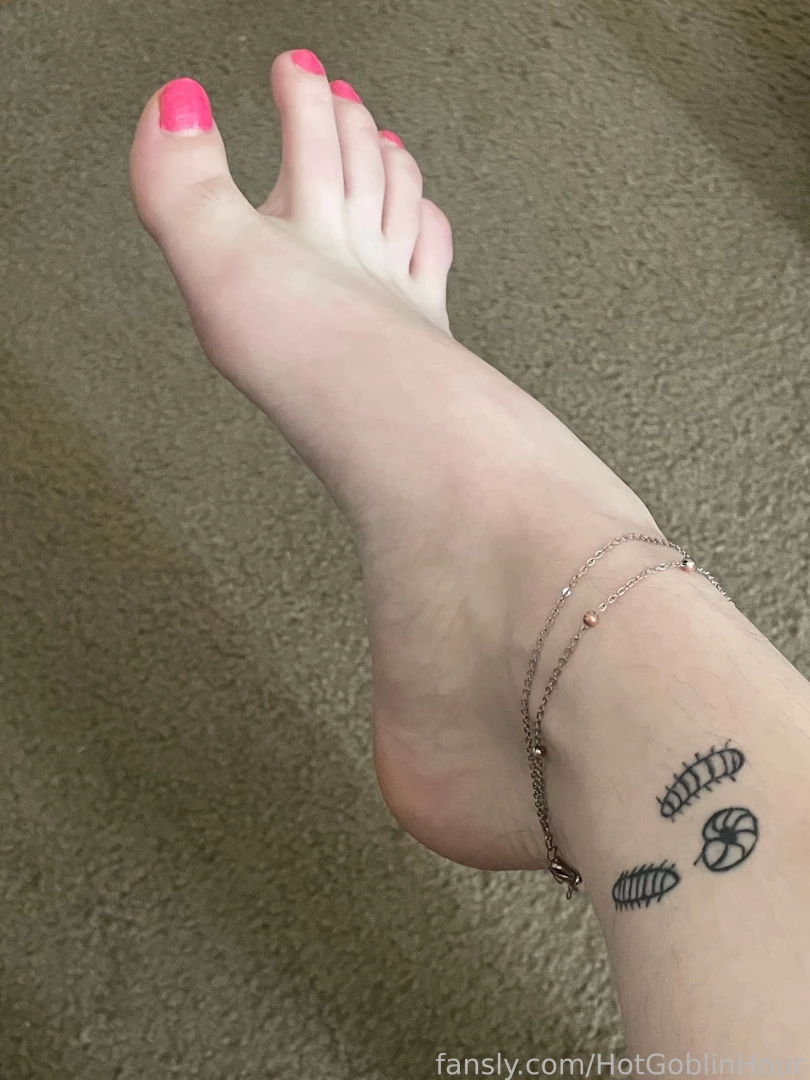 Feet pics happened to get requested the same day i painted my nails part 9 